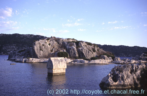 20020606 0712 Kekova LE TOMBEAU